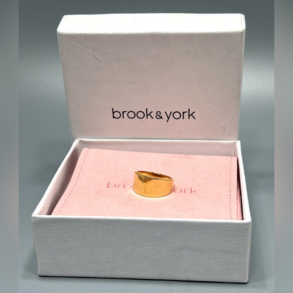 Brook & York Gold Tone Ring Size 6 1/2